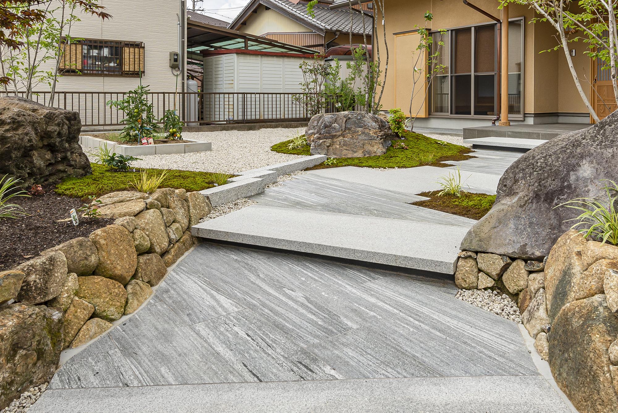御影石 スカイグレイ ストライプ | 造園資材館
