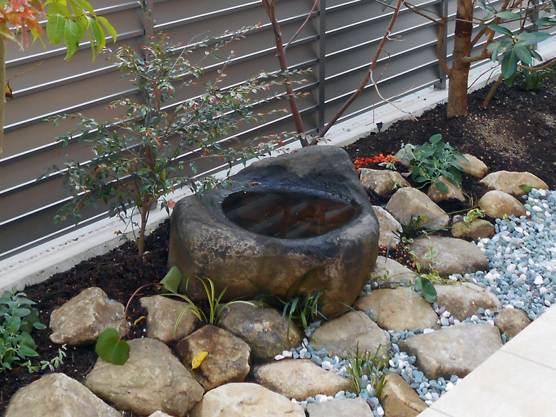 ジャワストーン 泥 水鉢 | 造園資材館