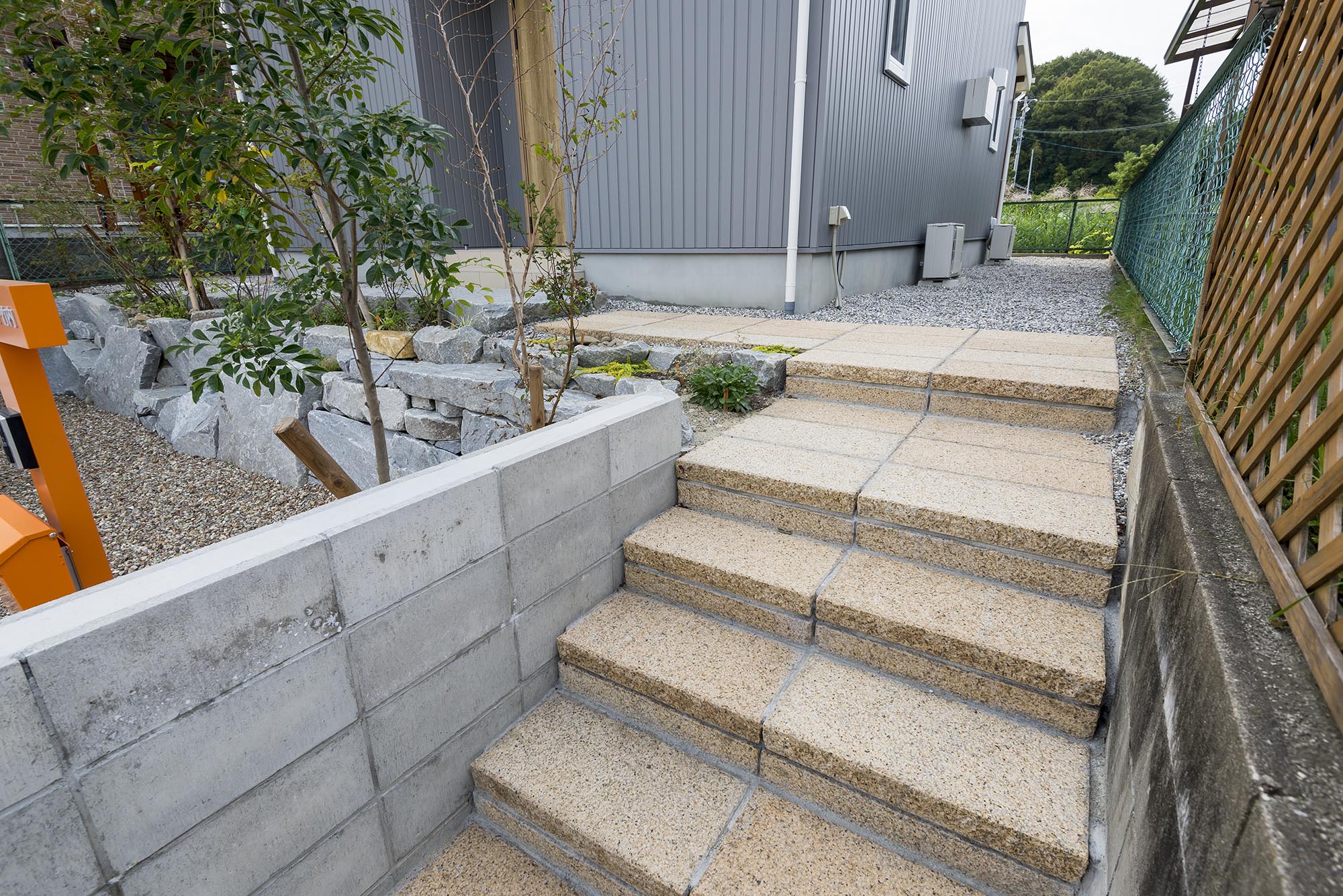 クワンストーン板石 錆 五面ノミギリ仕上げ | 造園資材館