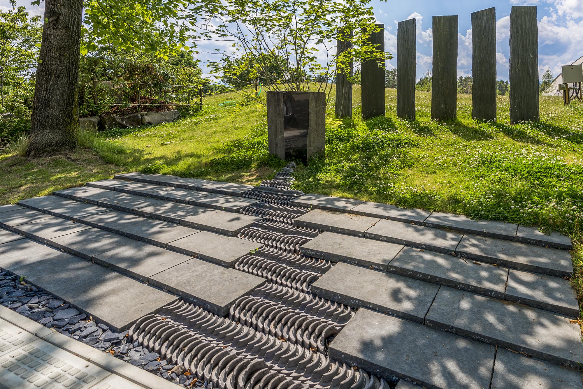 クワンストーン板石 黒 一面バーナー仕上げ | 造園資材館