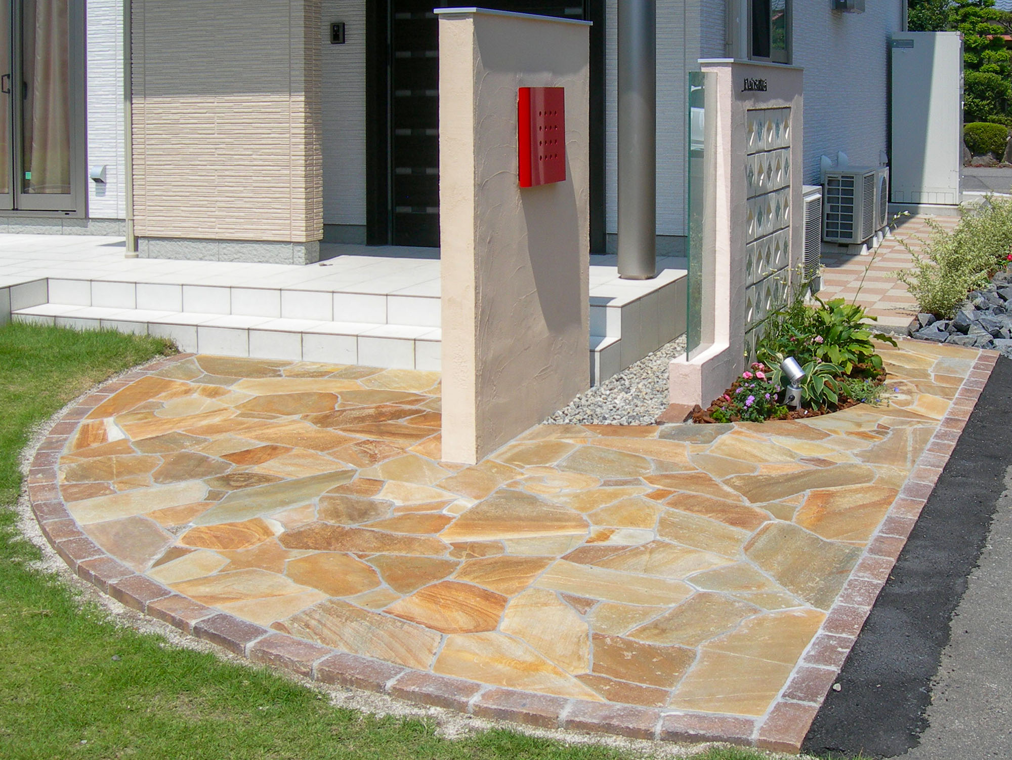 ドネガルストーン 乱形 ブラウン | 造園資材館