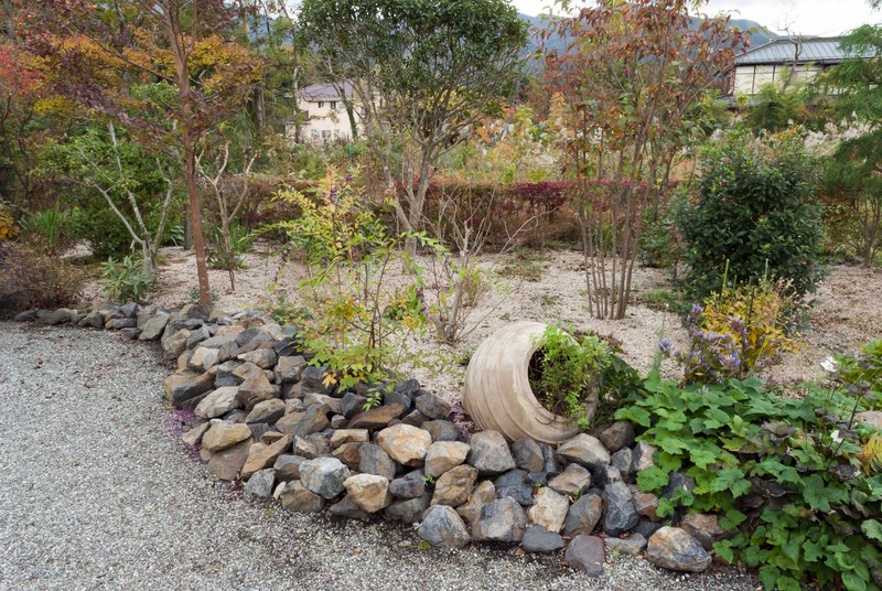 内津砕石 黒 | 造園資材館