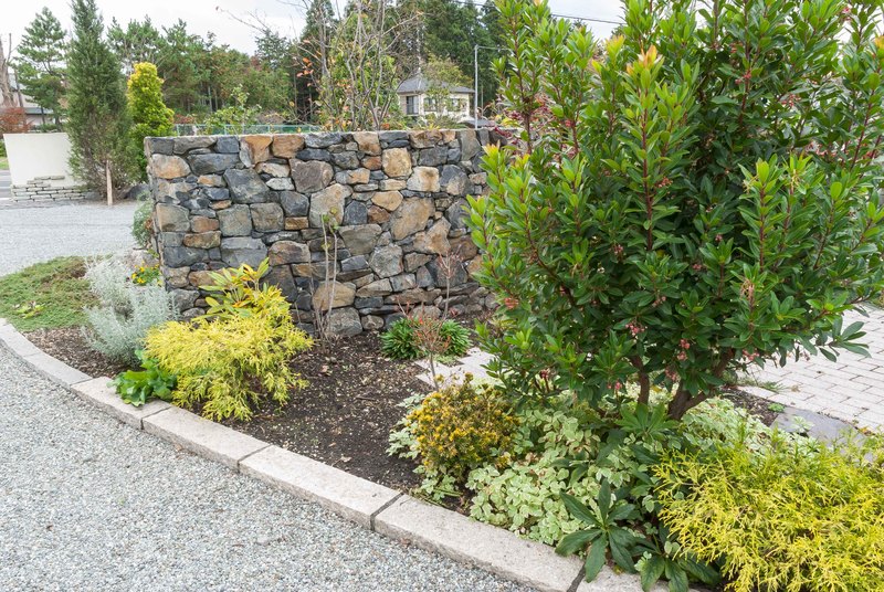 内津砕石 黒 | 造園資材館