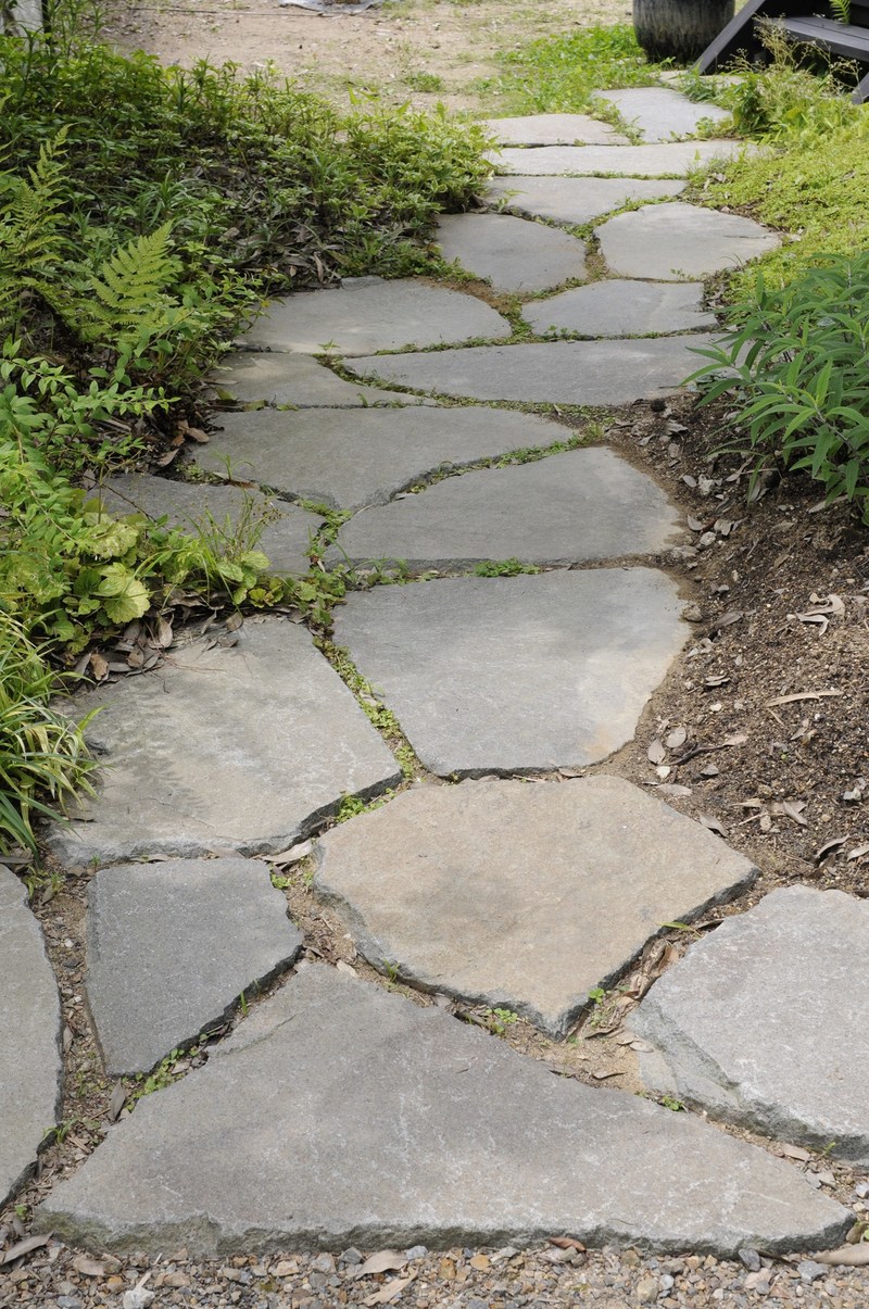 諏訪鉄平石 大乱形 | 造園資材館