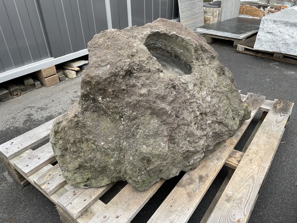 富士石 溶岩 水鉢 ミカン彫り | 造園資材館